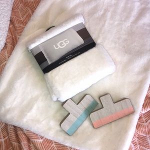 Ugg Sherpa pillow cases, photo clips